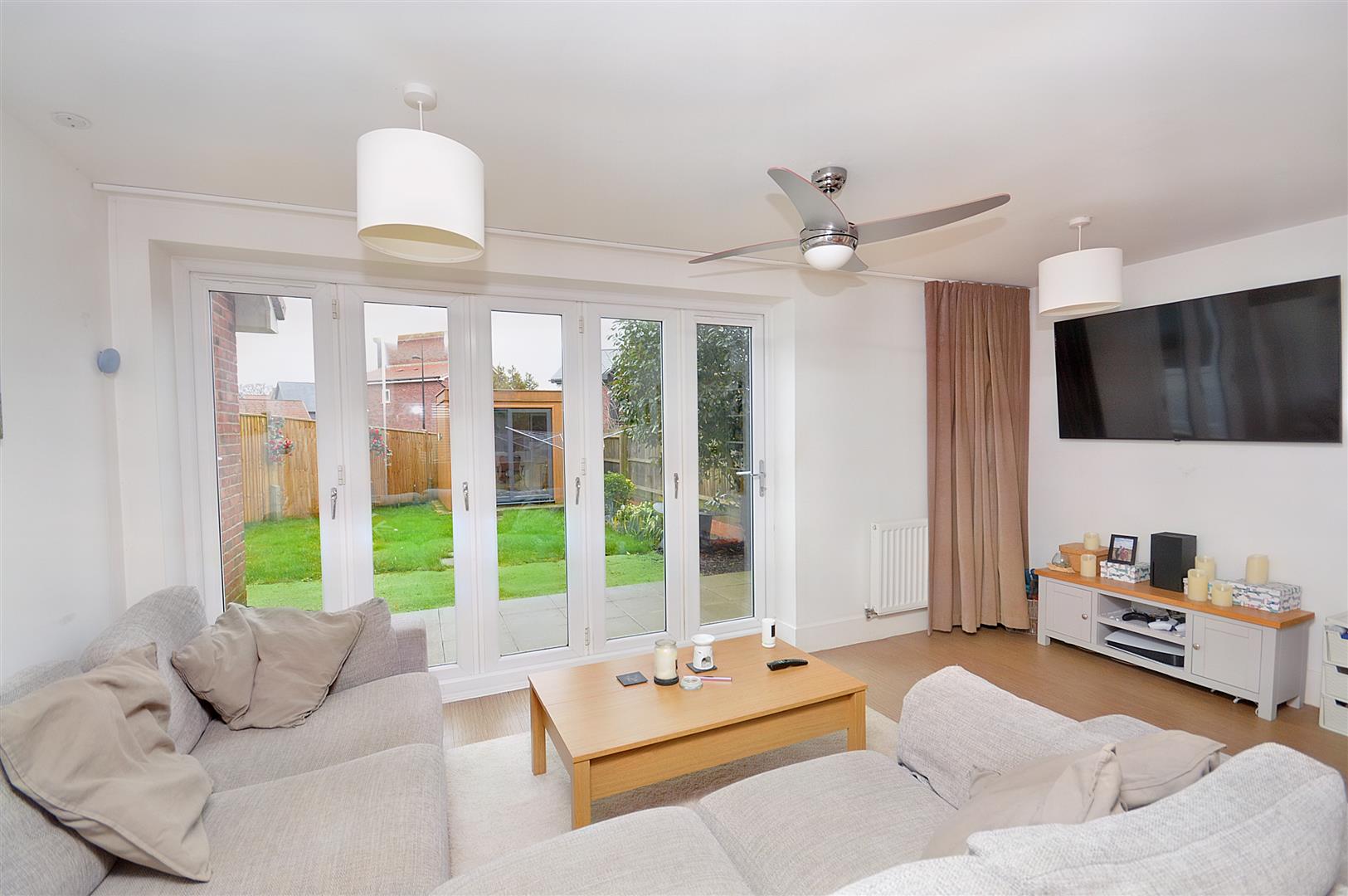 Property Details for Sunflower Lane, Polegate Town Property Estate